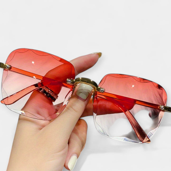 Retro raamita prillid klassikalise stiiliga.