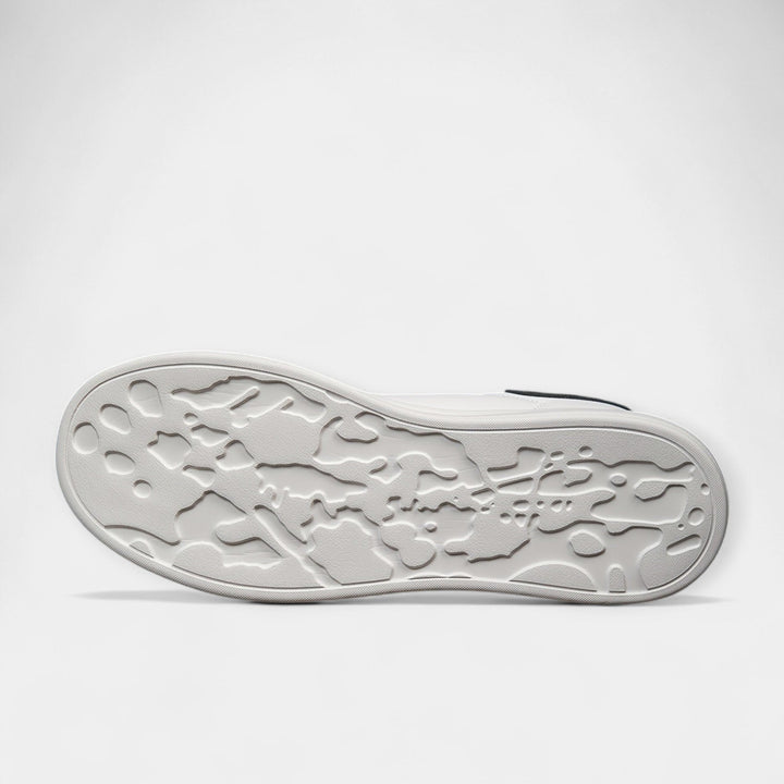 Valged nahast tossud mugavaks igapäevaseks kandmiseks.