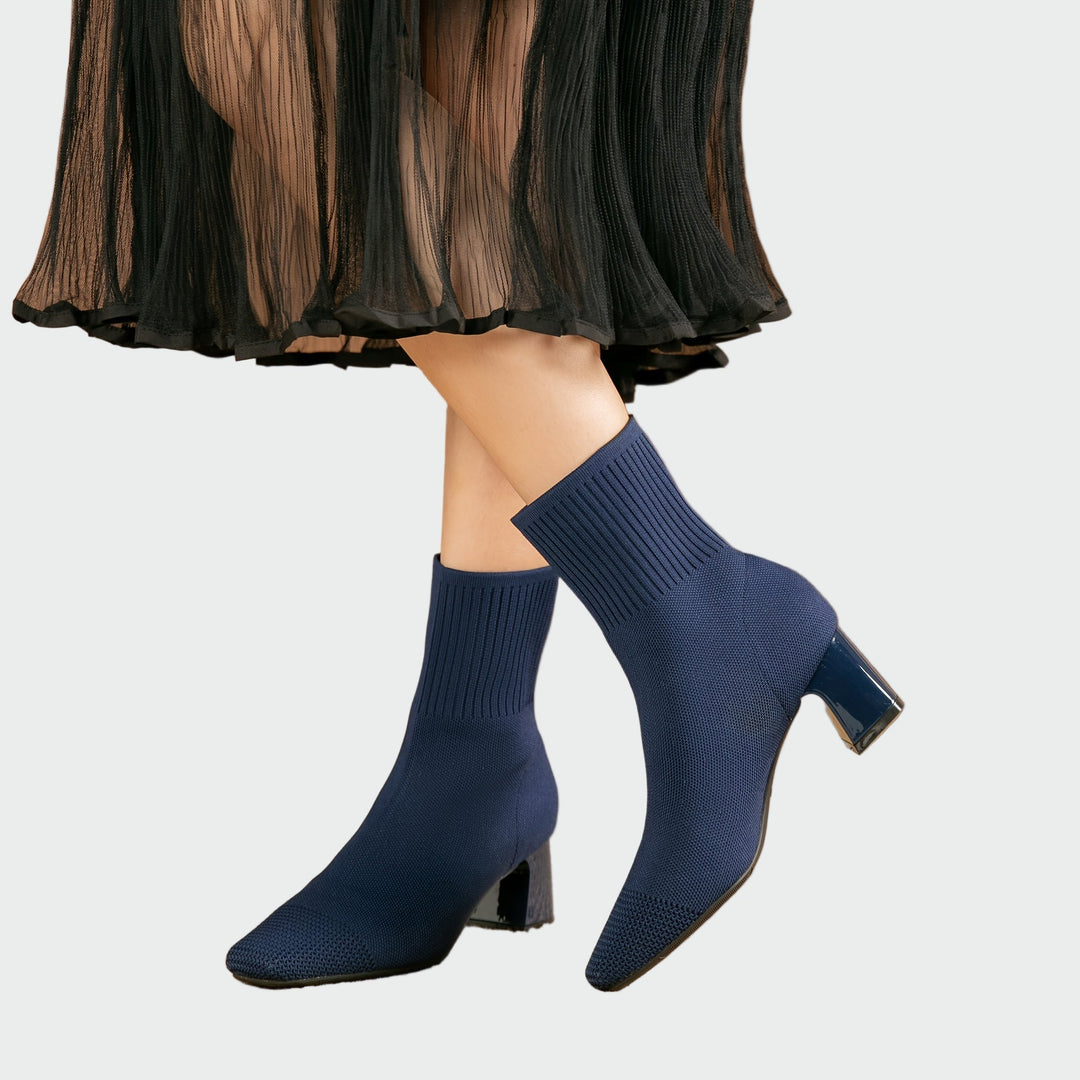 Kootud ortopeedilised saapad mugavuse ja toe jaoks.