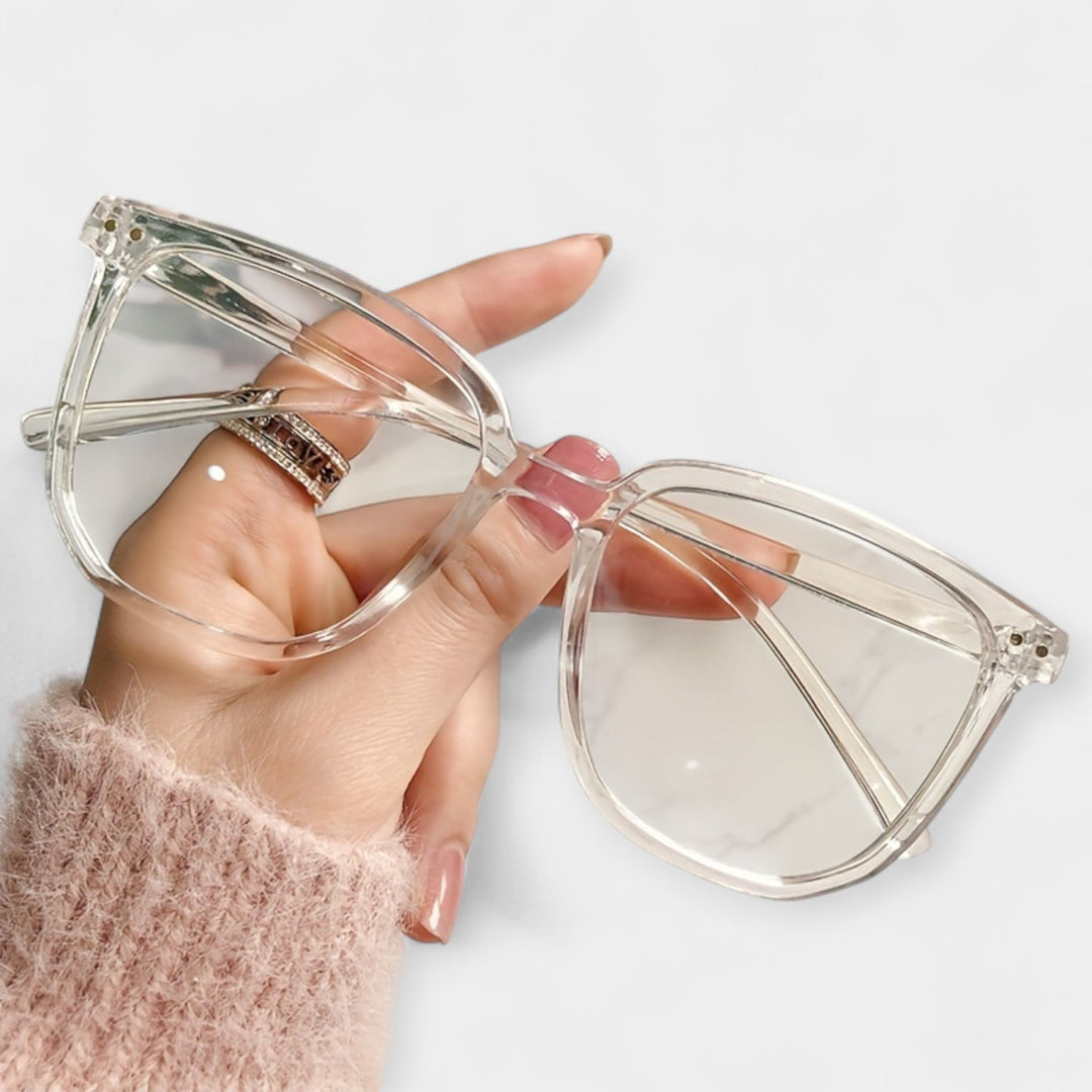 Sinised ruudukujulised valgusprillid stiilseks kaitseks.