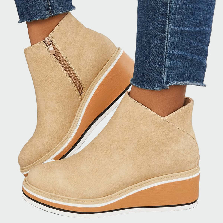 Ortopeedilised nahast saapad mugavuse ja toe jaoks.