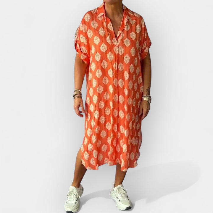 Suvine kleit kaelusega ja heleda detailiga