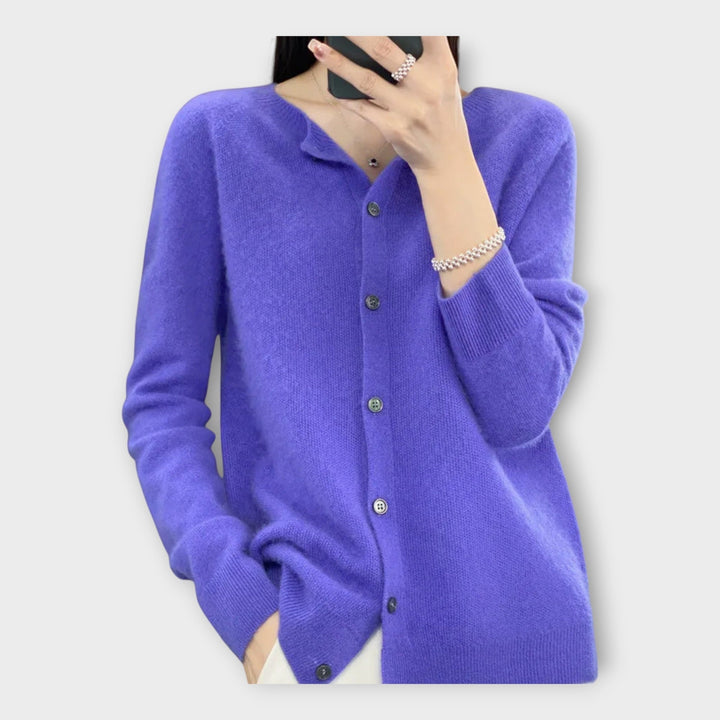 Elegantne nööpidega kardigan - stiilne ja mugav valik.