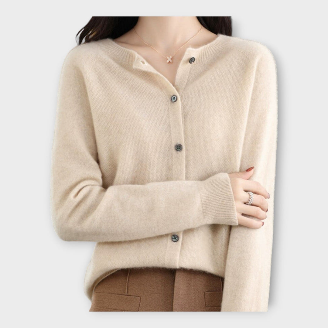 Elegantne nööpidega kardigan - stiilne ja mugav valik.