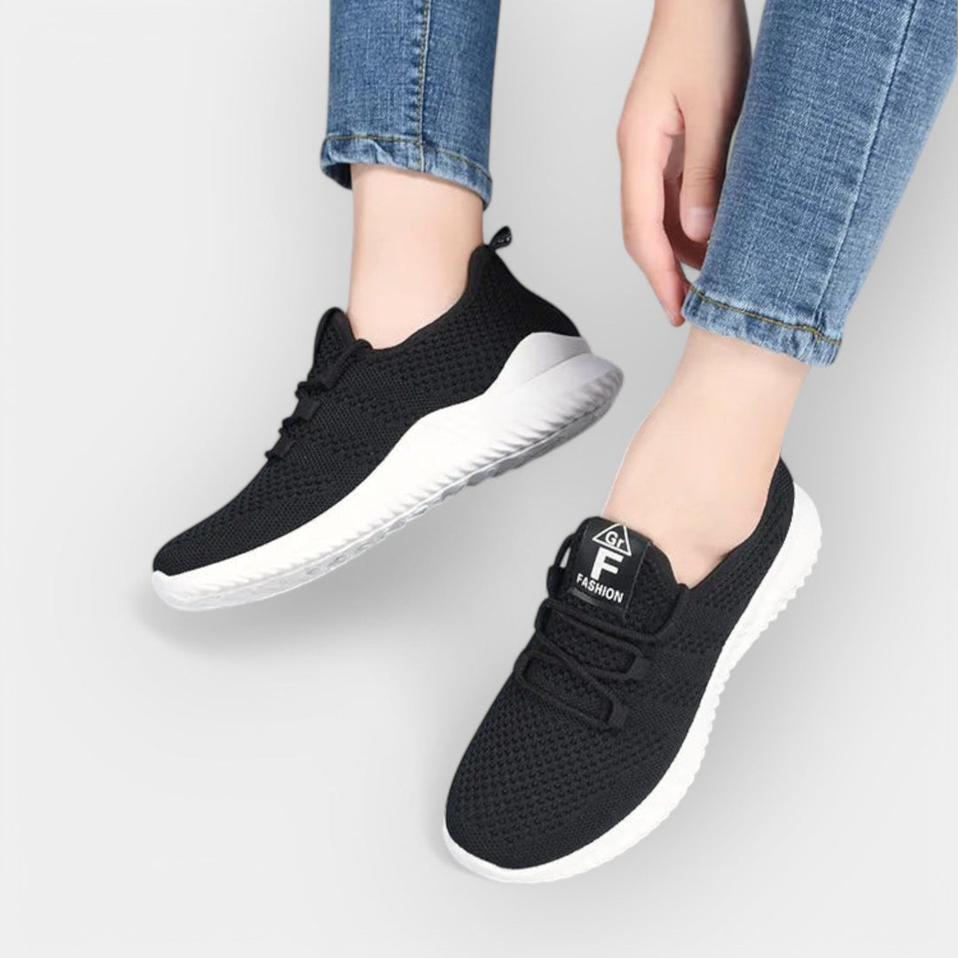 Kerged ortopeedilised jalanõud mugavaks käimiseks.