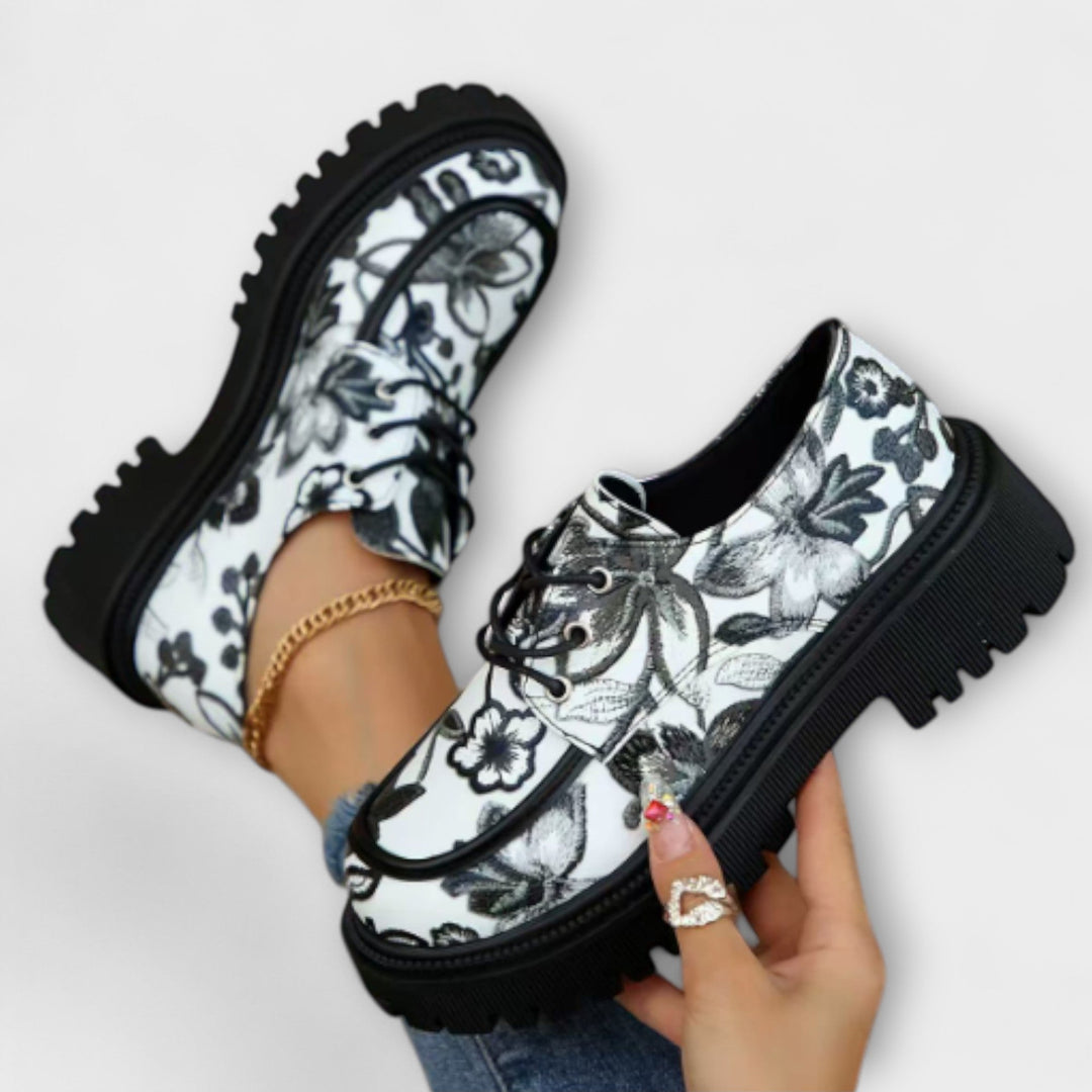 Sandra klassikalised retrohõõrdkingad stiilseks välimuseks