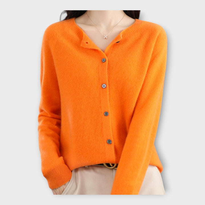 Elegantne nööpidega kardigan - stiilne ja mugav valik.
