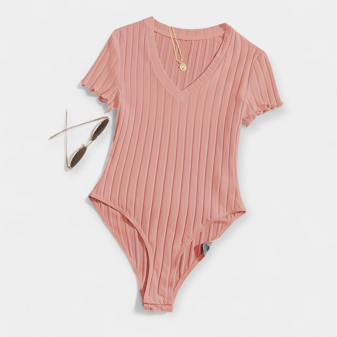 Kere torukujuline ülaosa detailidega disain.