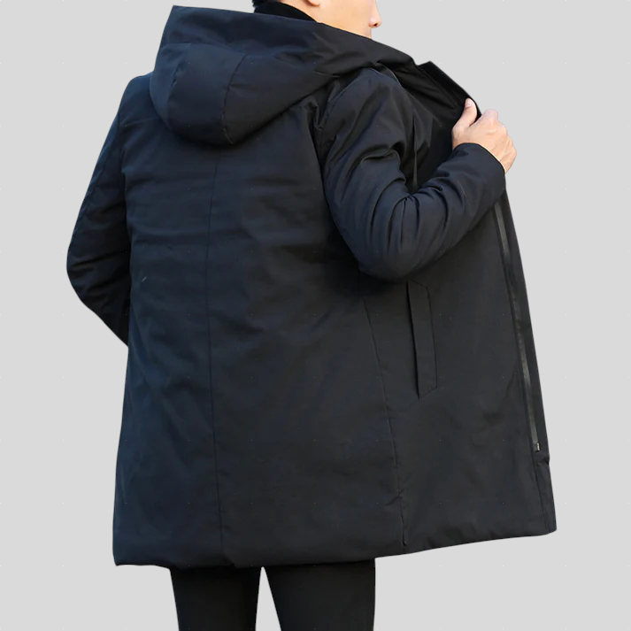 Nenad õmmeldud linna mantel mugavuse ja stiili jaoks.