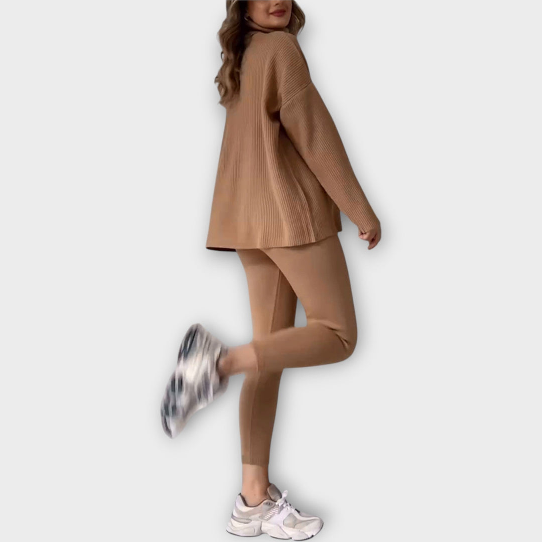 Moodne kootud komplekt stiilse välimusega