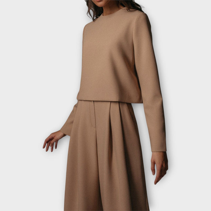 Elegantne komplekt ajatu stiiliga ja lihtsuse nautimiseks.