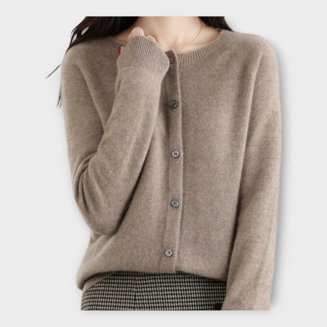 Elegantne nööpidega kardigan - stiilne ja mugav valik.