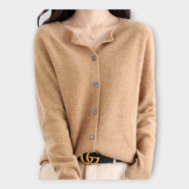 Elegantne nööpidega kardigan - stiilne ja mugav valik.