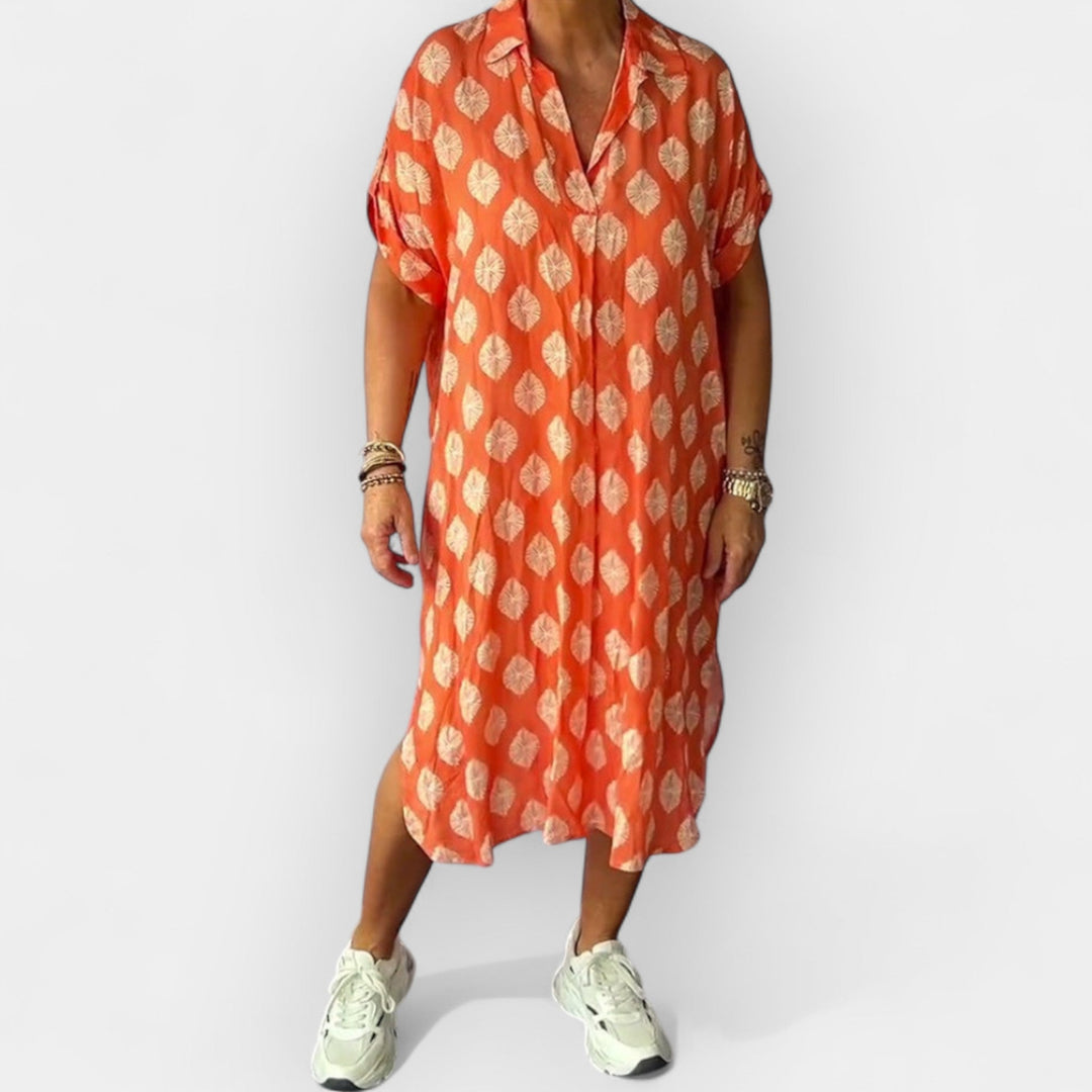 Suvine kleit kaelusega ja heleda detailiga