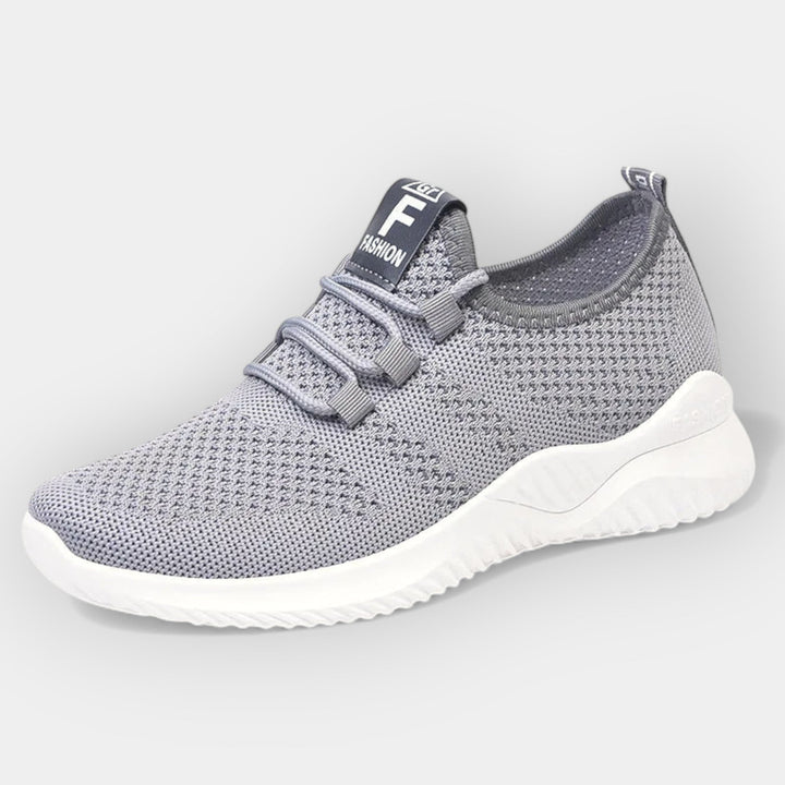 Kerged ortopeedilised jalanõud mugavaks käimiseks.