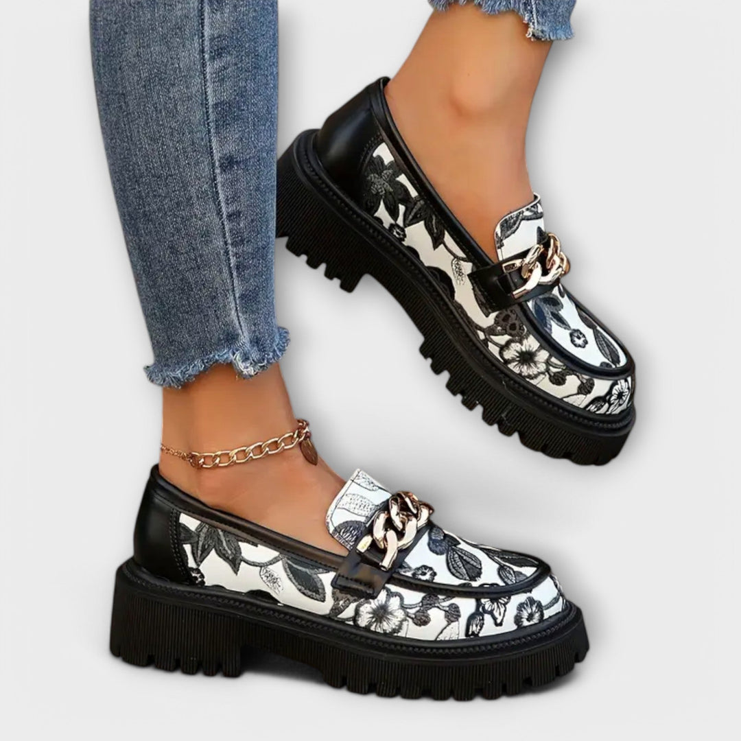 Sandra klassikalised retrohõõrdkingad stiilseks välimuseks