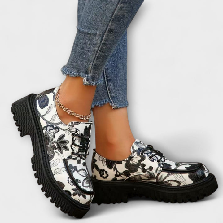 Sandra klassikalised retrohõõrdkingad stiilseks välimuseks