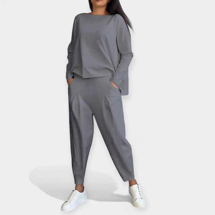 Pikkade varrukatega komplekt mugavuseks ja stiiliks.