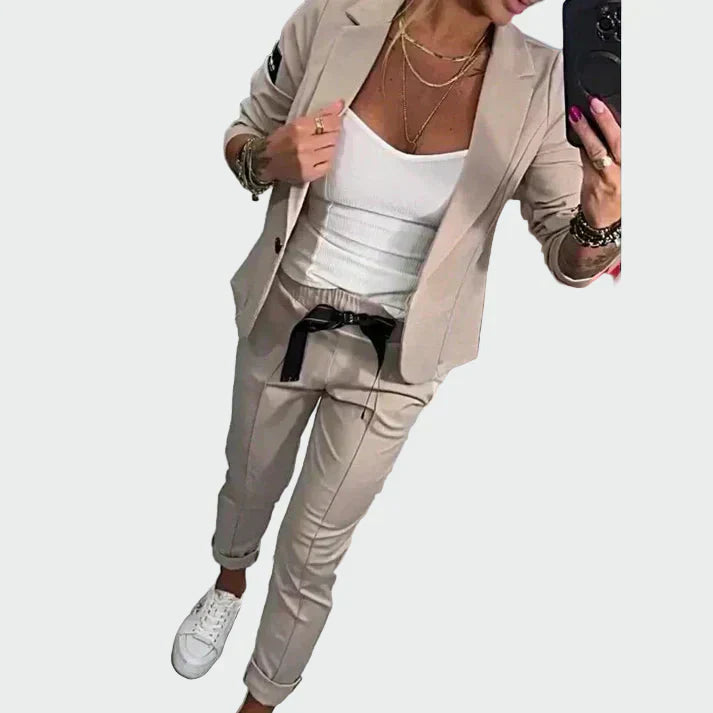 Elegantne kaheosaline ülikonnakomplekt stiilseks välimuseks