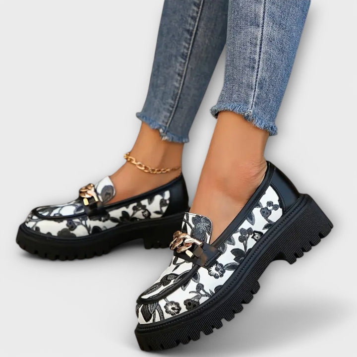 Sandra klassikalised retrohõõrdkingad stiilseks välimuseks