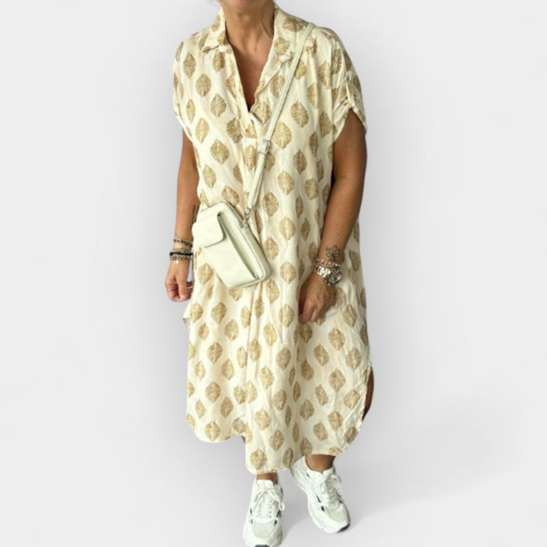 Suvine kleit kaelusega ja heleda detailiga