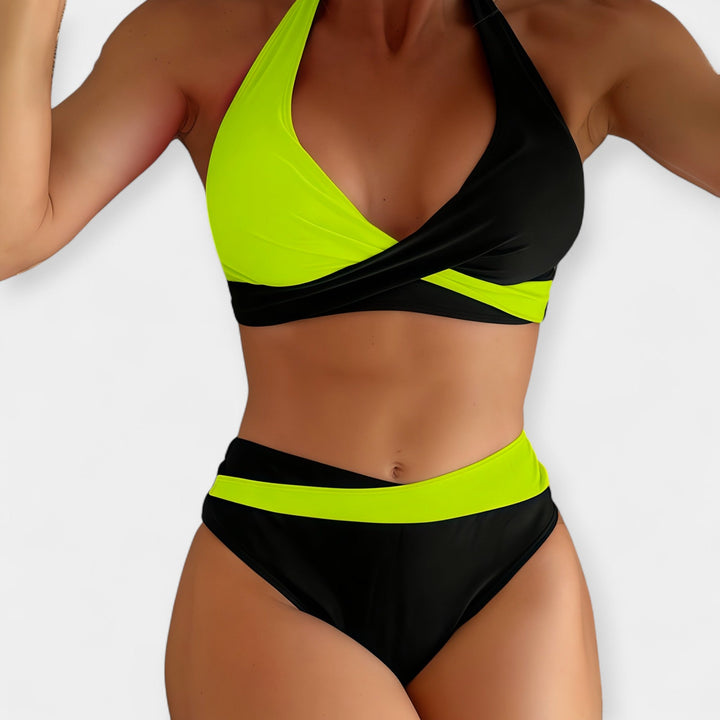 Risti kaelaga bikiinid mugavaks rannapäevaks