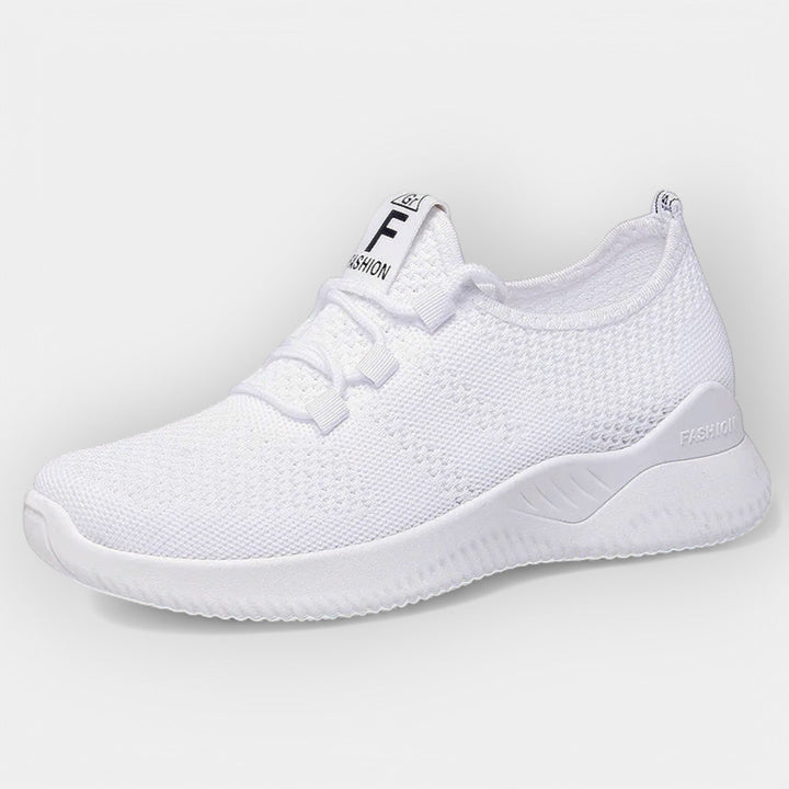 Kerged ortopeedilised jalanõud mugavaks käimiseks.