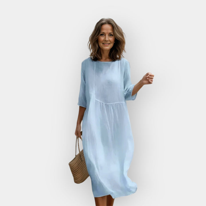 Kleit meelitava kattega kõhupiirkonnas.