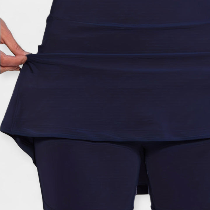 Kõrge vöökohaga lühikesed püksid mugavuseks.