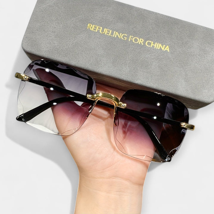 Retro raamita prillid klassikalise stiiliga.