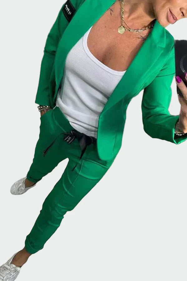 Elegantne kaheosaline ülikonnakomplekt stiilseks välimuseks