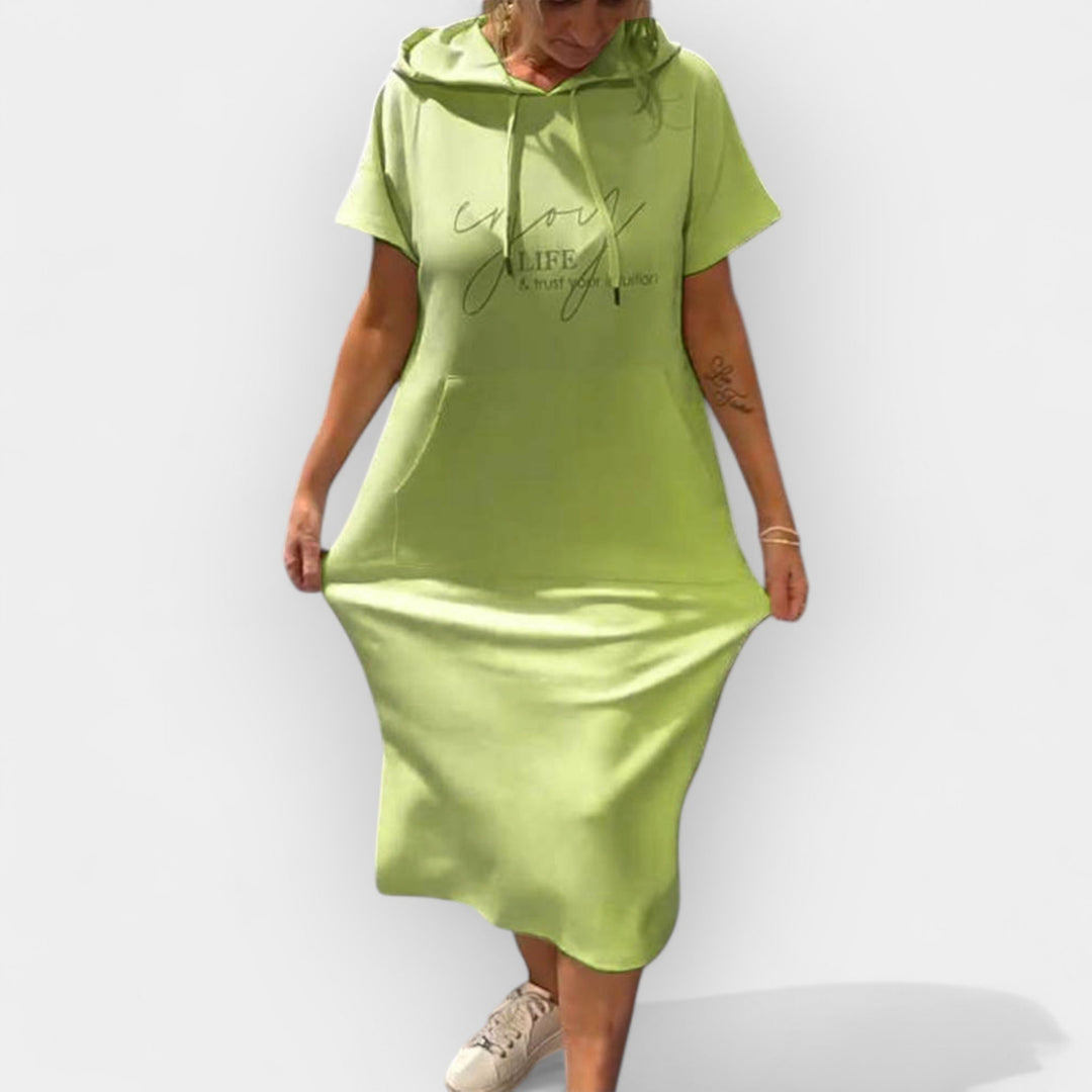 Kapuutsiga dressipluus mugavuseks ja stiiliks.