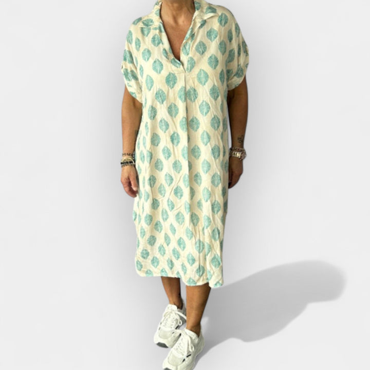 Suvine kleit kaelusega ja heleda detailiga