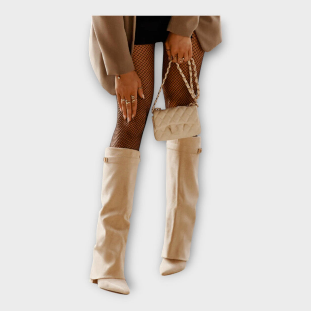 Elegantse disainiga kõrged saapad mugavuseks ja stiiliks.