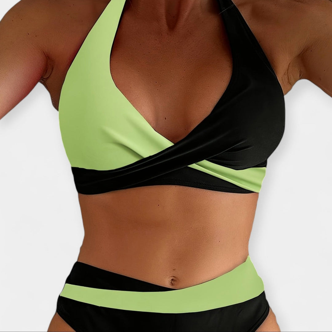 Risti kaelaga bikiinid mugavaks rannapäevaks