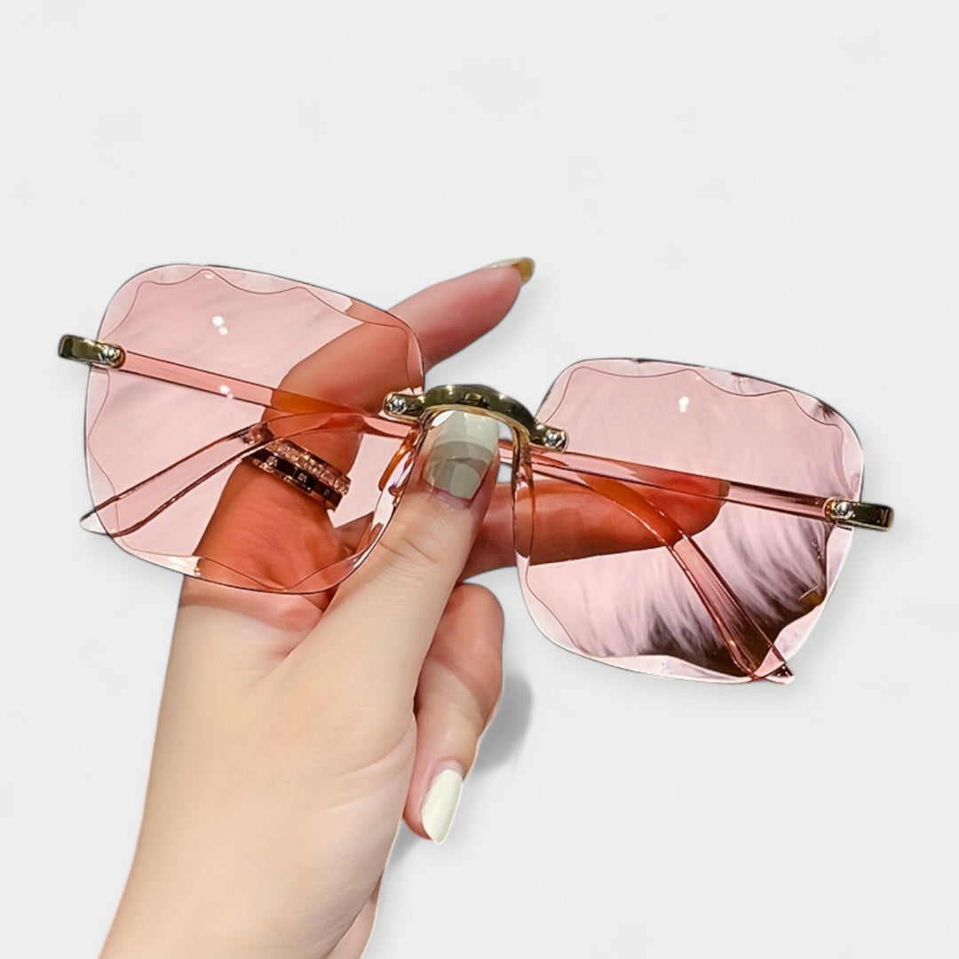 Retro raamita prillid klassikalise stiiliga.