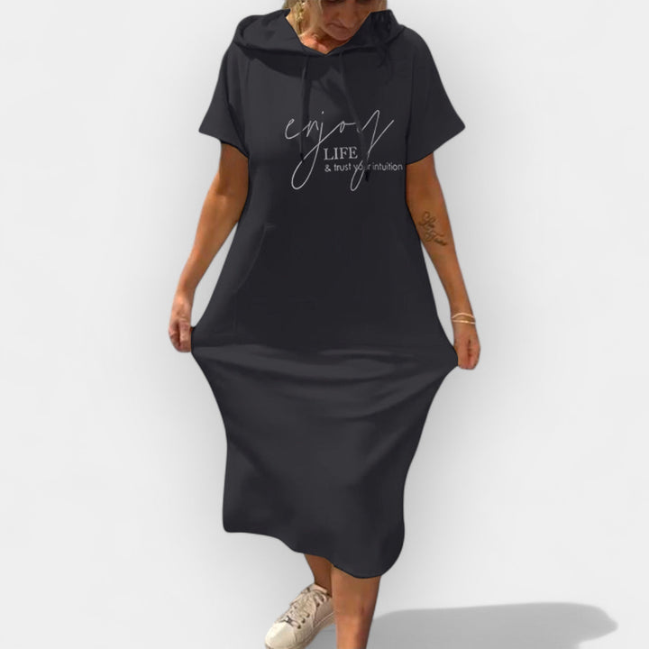 Kapuutsiga dressipluus mugavuseks ja stiiliks.