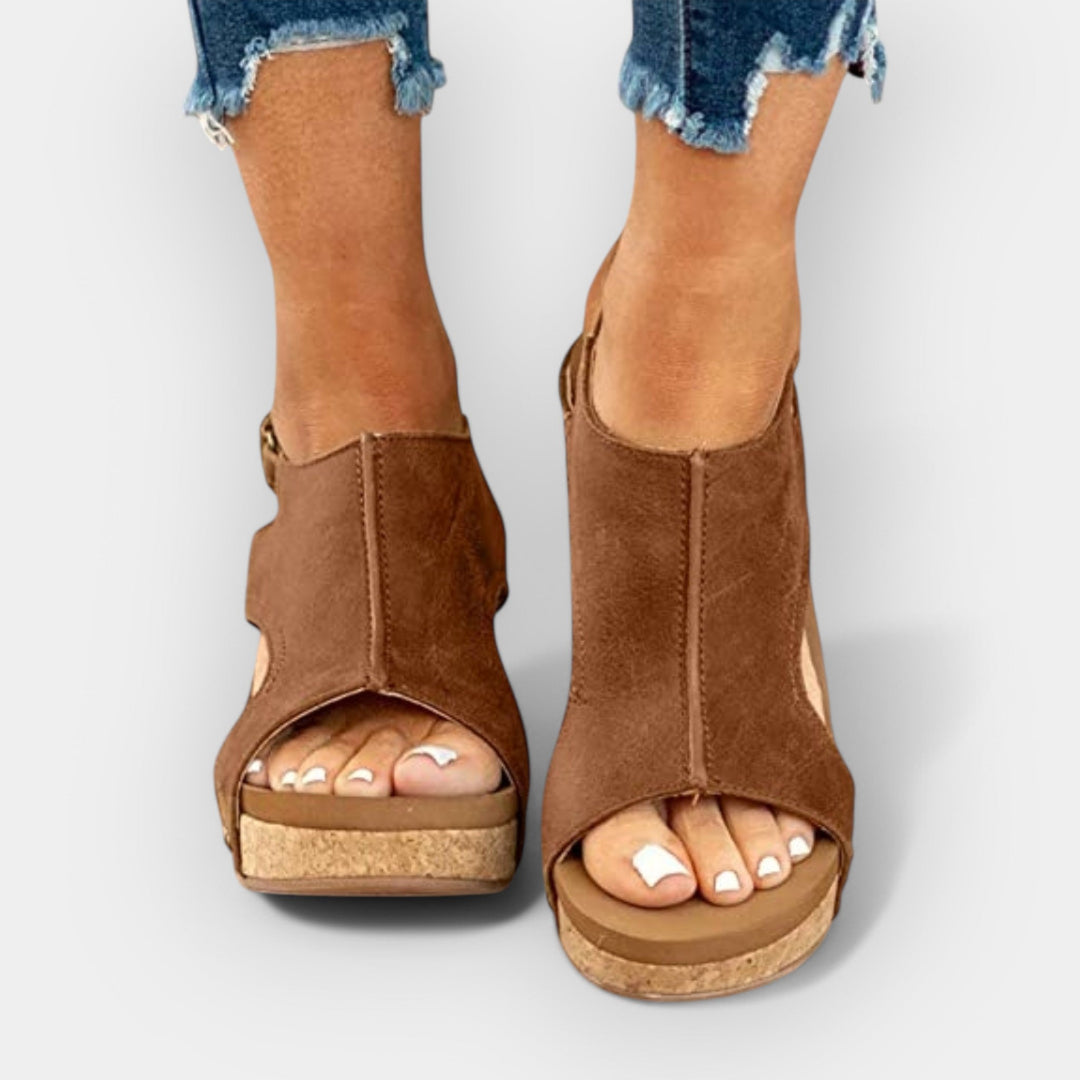 Platvormisandaalid mugavuse ja stiili jaoks.