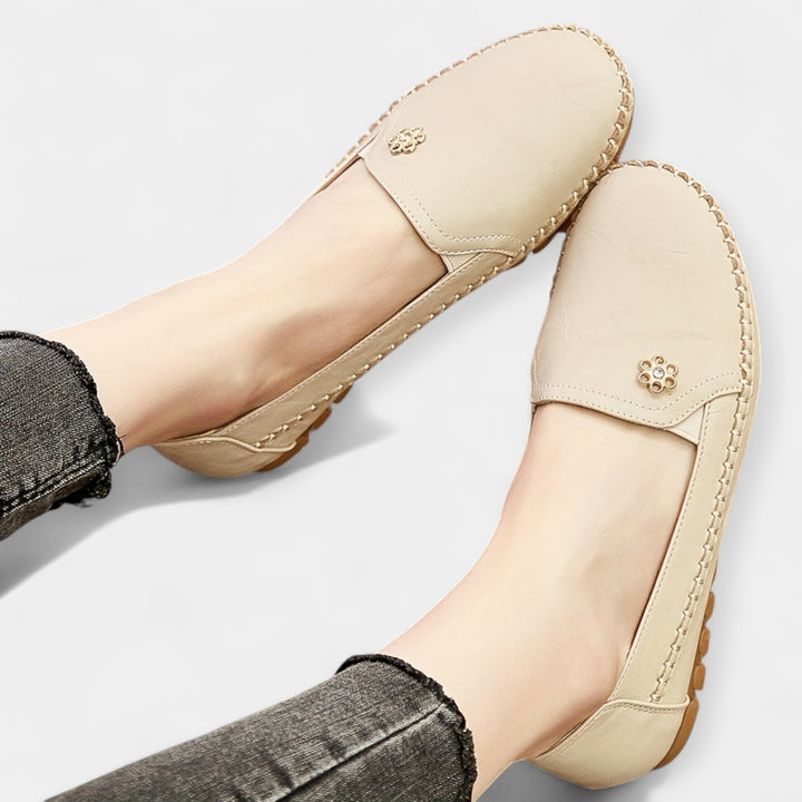 Kerged libisemisega Loafers mugavuseks ja stiiliks.