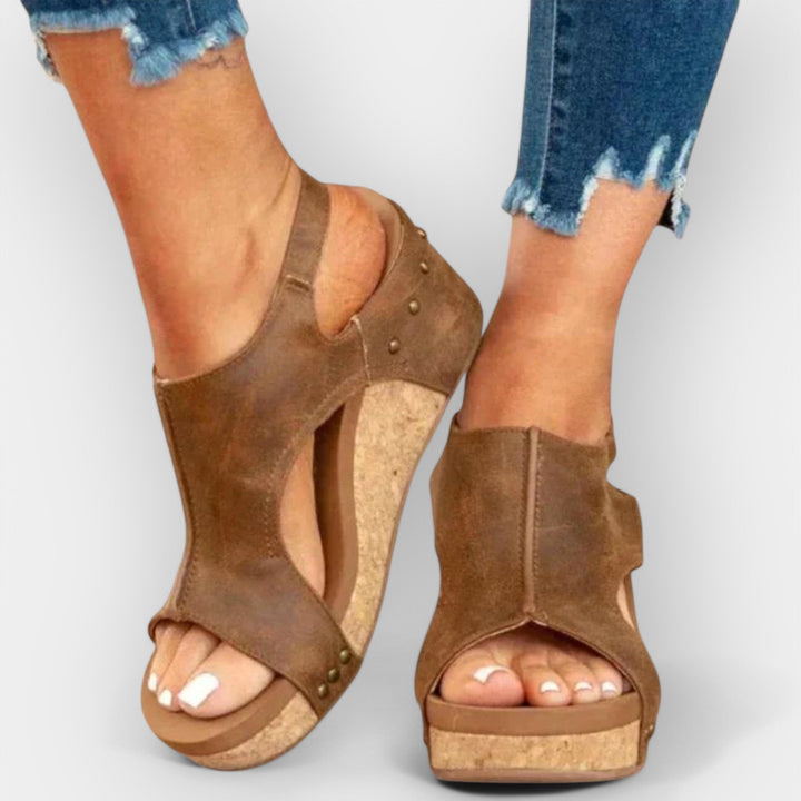 Platvormisandaalid mugavuse ja stiili jaoks.