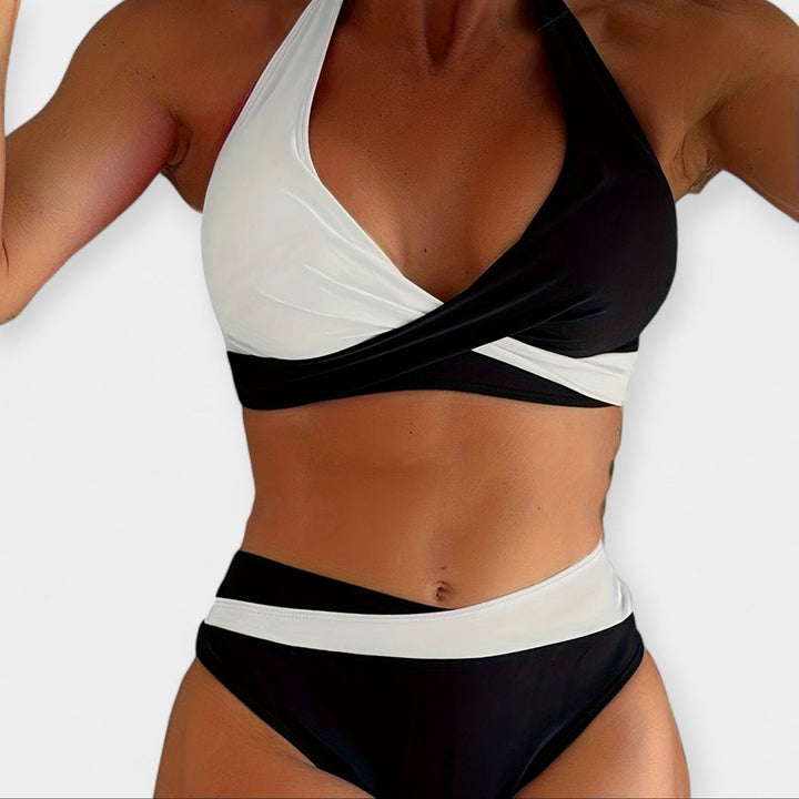 Risti kaelaga bikiinid mugavaks rannapäevaks