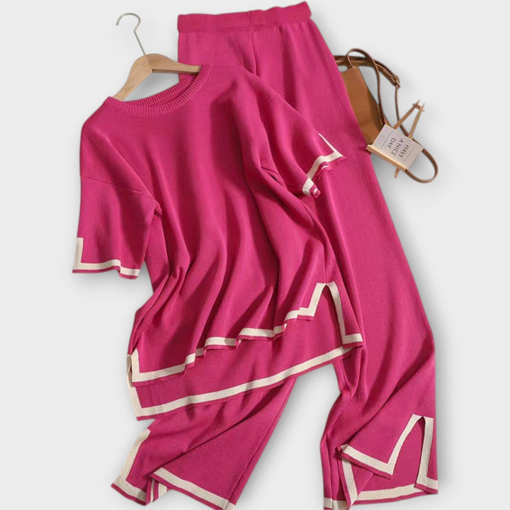 Lühikeste varrukatega kootud komplekt mugavuseks.