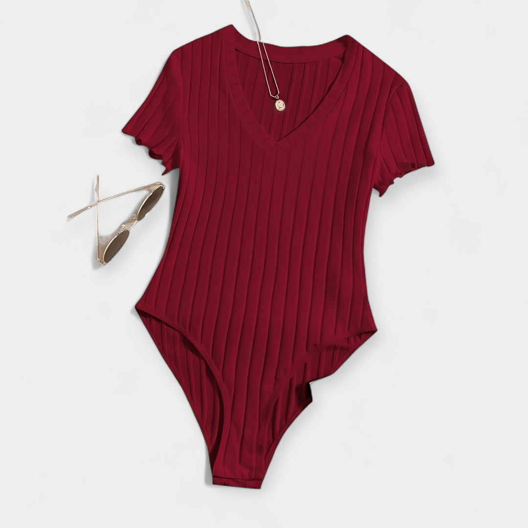 Kere torukujuline ülaosa detailidega disain.