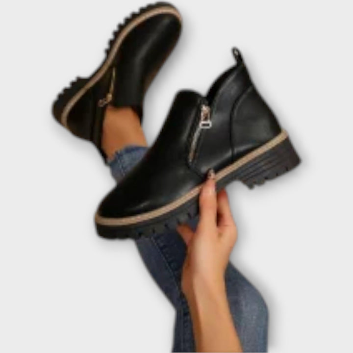 Elegantne basseinipadi mugavaks ja stiilseks lõõgastumiseks.