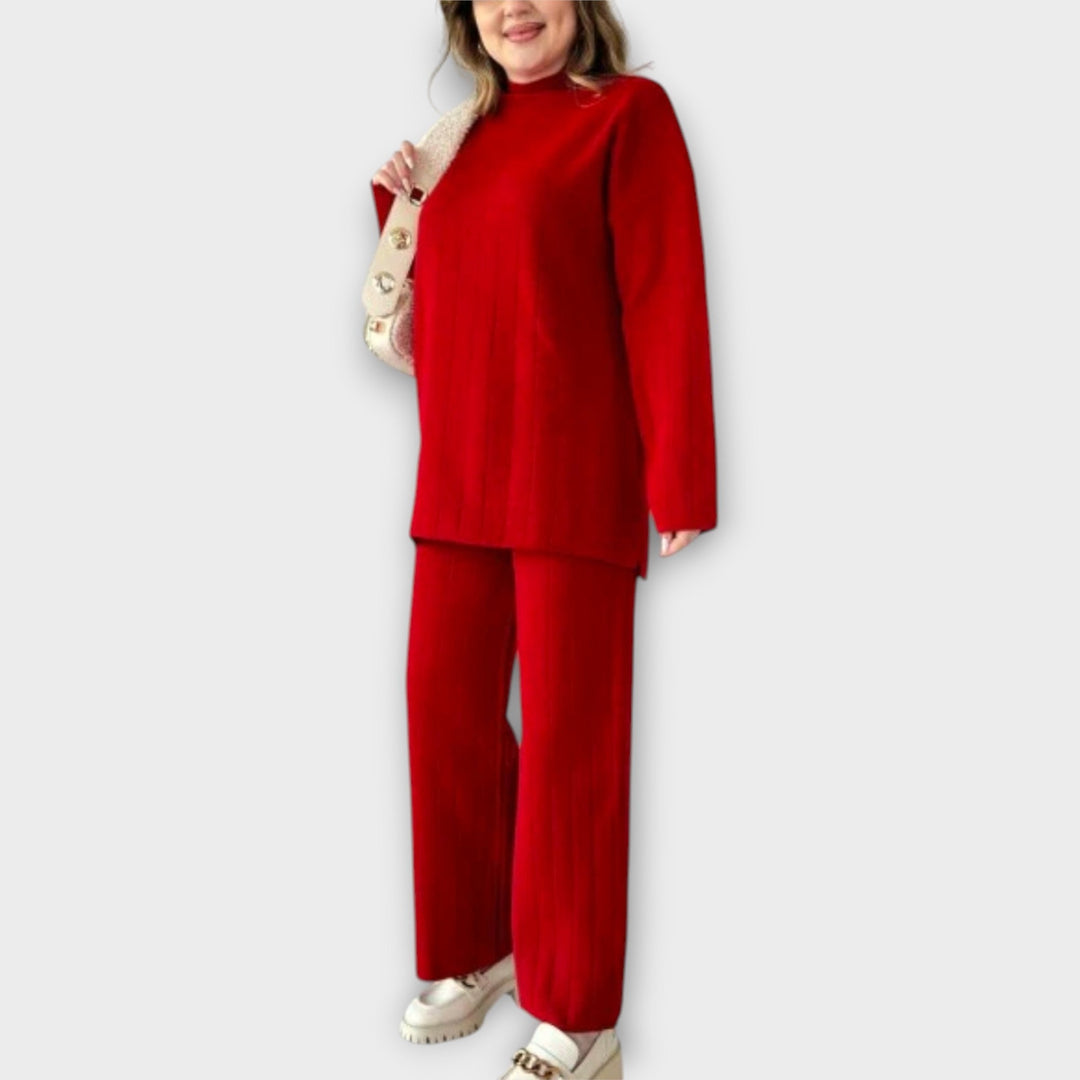 Kootud lahtise lõikega komplekt mugavuseks ja stiiliks.