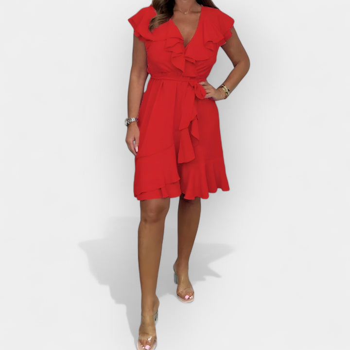 Elegantne kleit naiseliku silueti rõhutamiseks