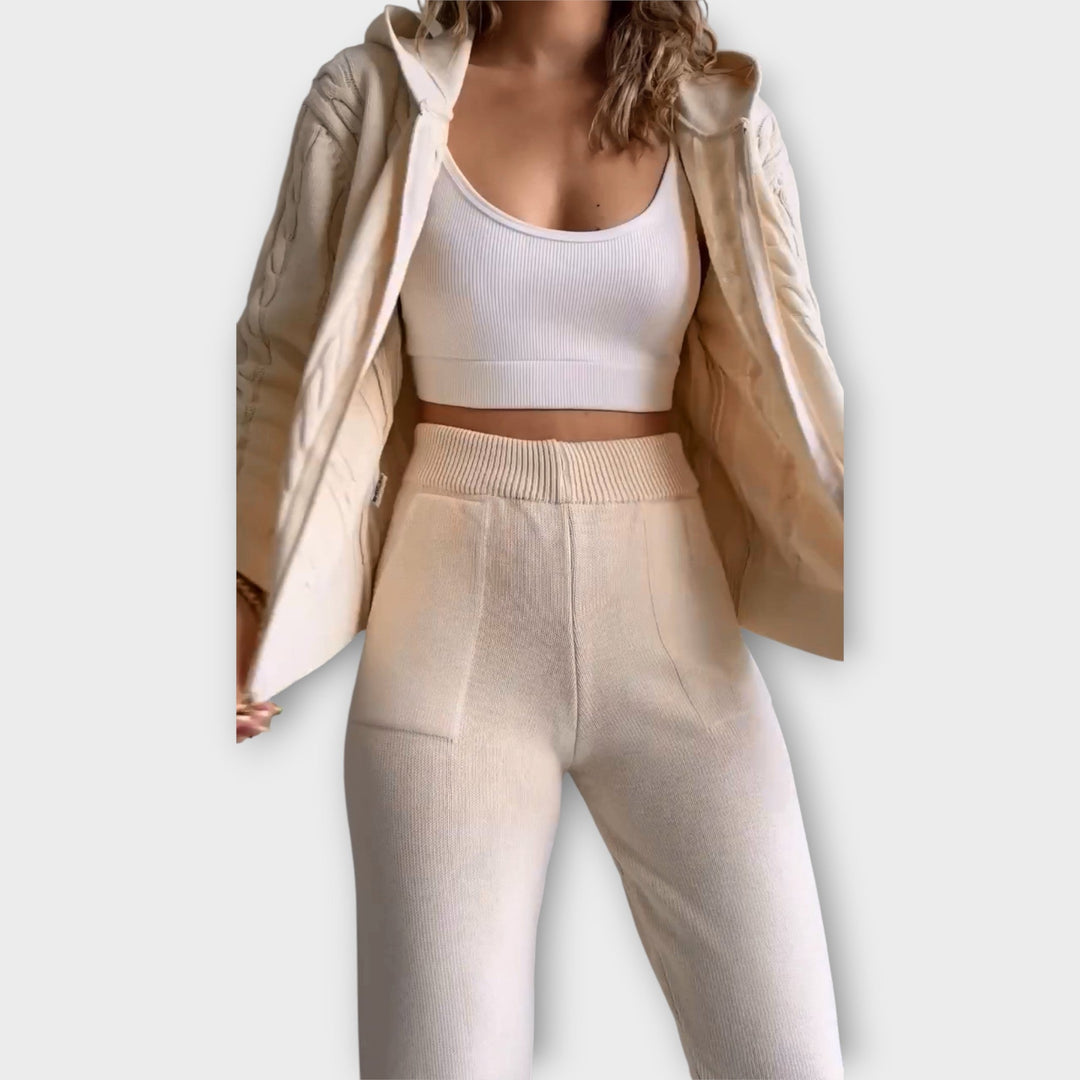 Kootud komplekt kapuutsi ja kardiganiga - soe ja mugav.