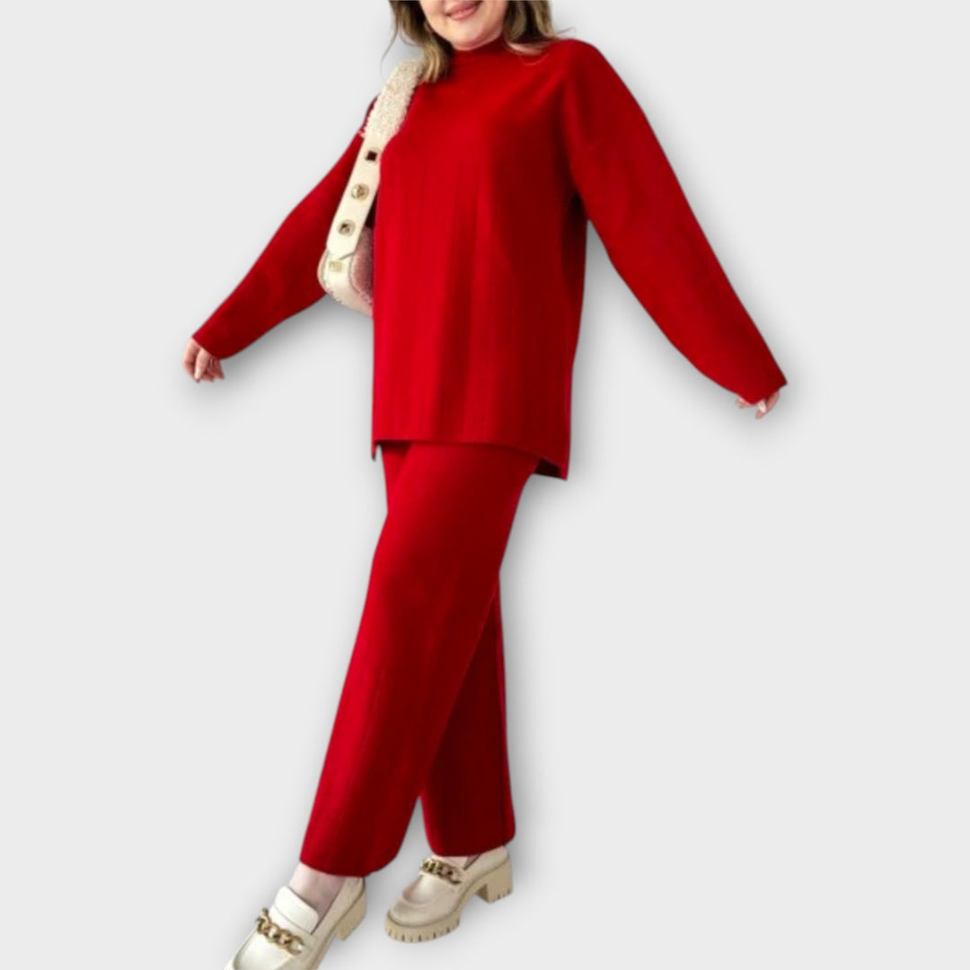 Kootud lahtise lõikega komplekt mugavuseks ja stiiliks.