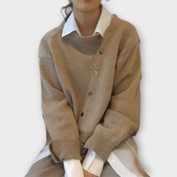 Cathy lahtine kardigan mugavuseks ja stiiliks.