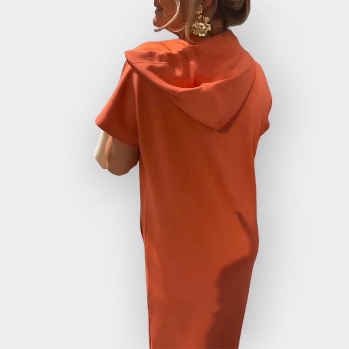 Kapuutsiga dressipluus mugavuseks ja stiiliks.